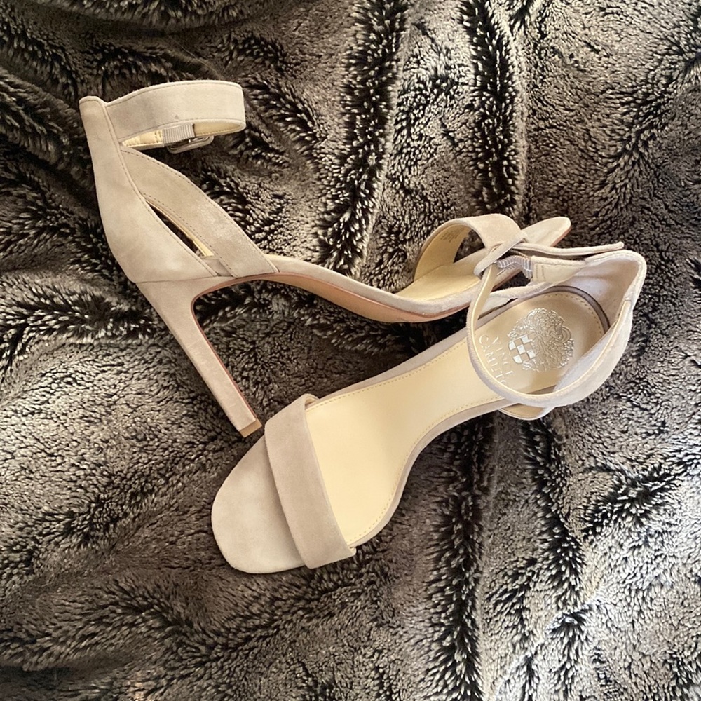 NWB Vince Camuto Bevvyn Suede Heels